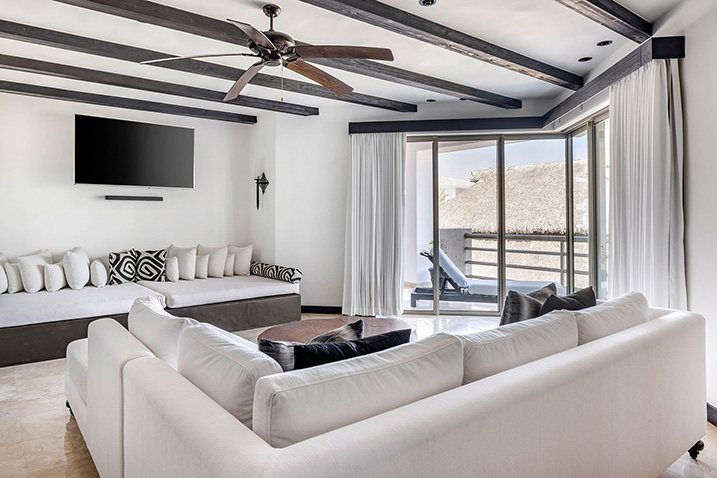 A photo of a suite living room at Hilton Vacation Club Cabo Azul Los Cabos with the text 'Meixco, Cabo Azul'.